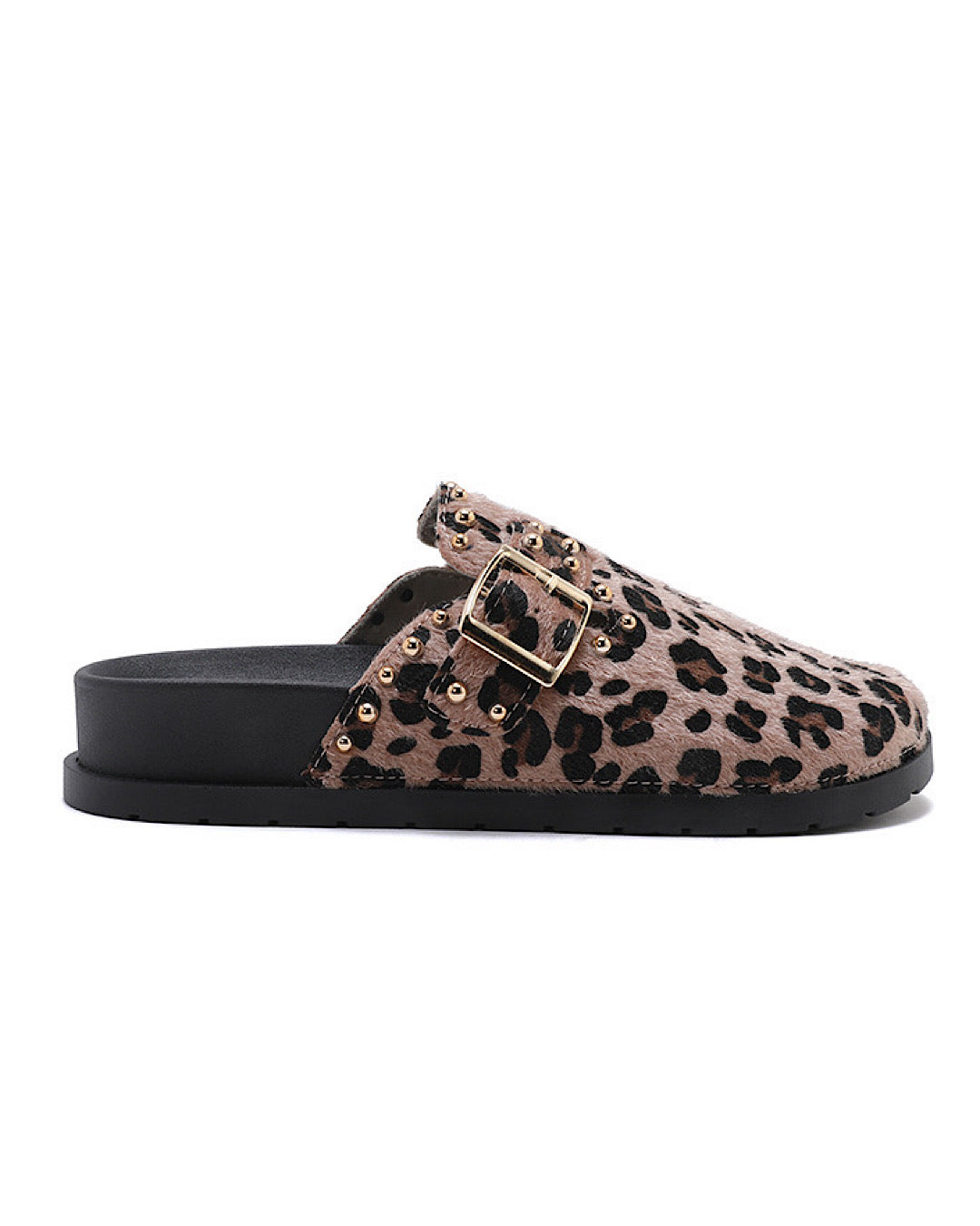 Chodaki z nadrukiem w panterkę i ćwiekami