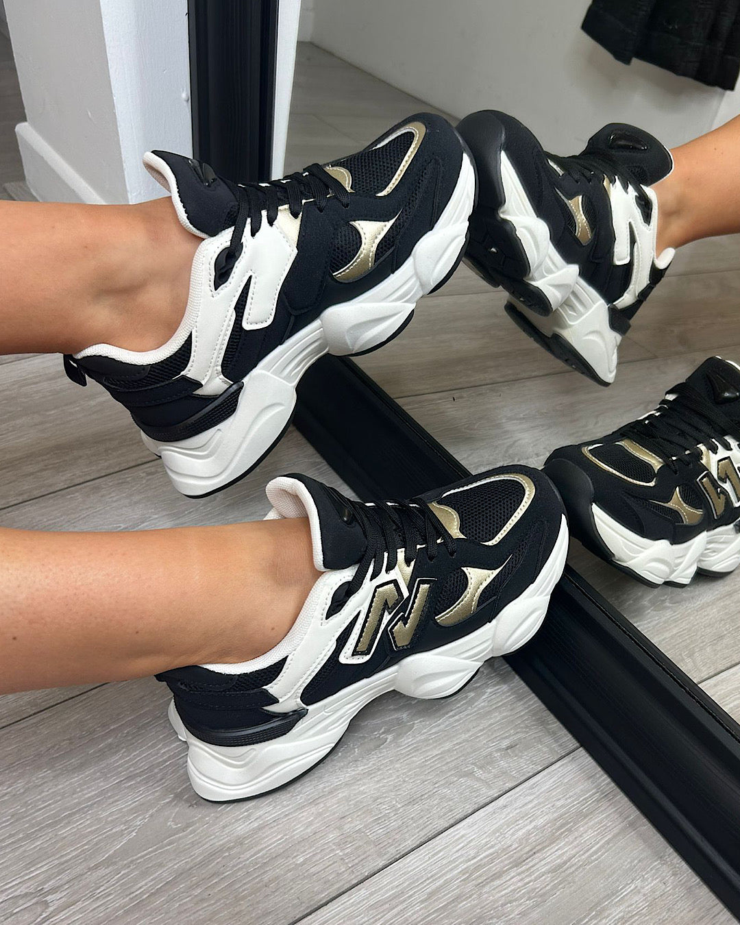 Czarno-beżowe, grube, sznurowane tenisówki