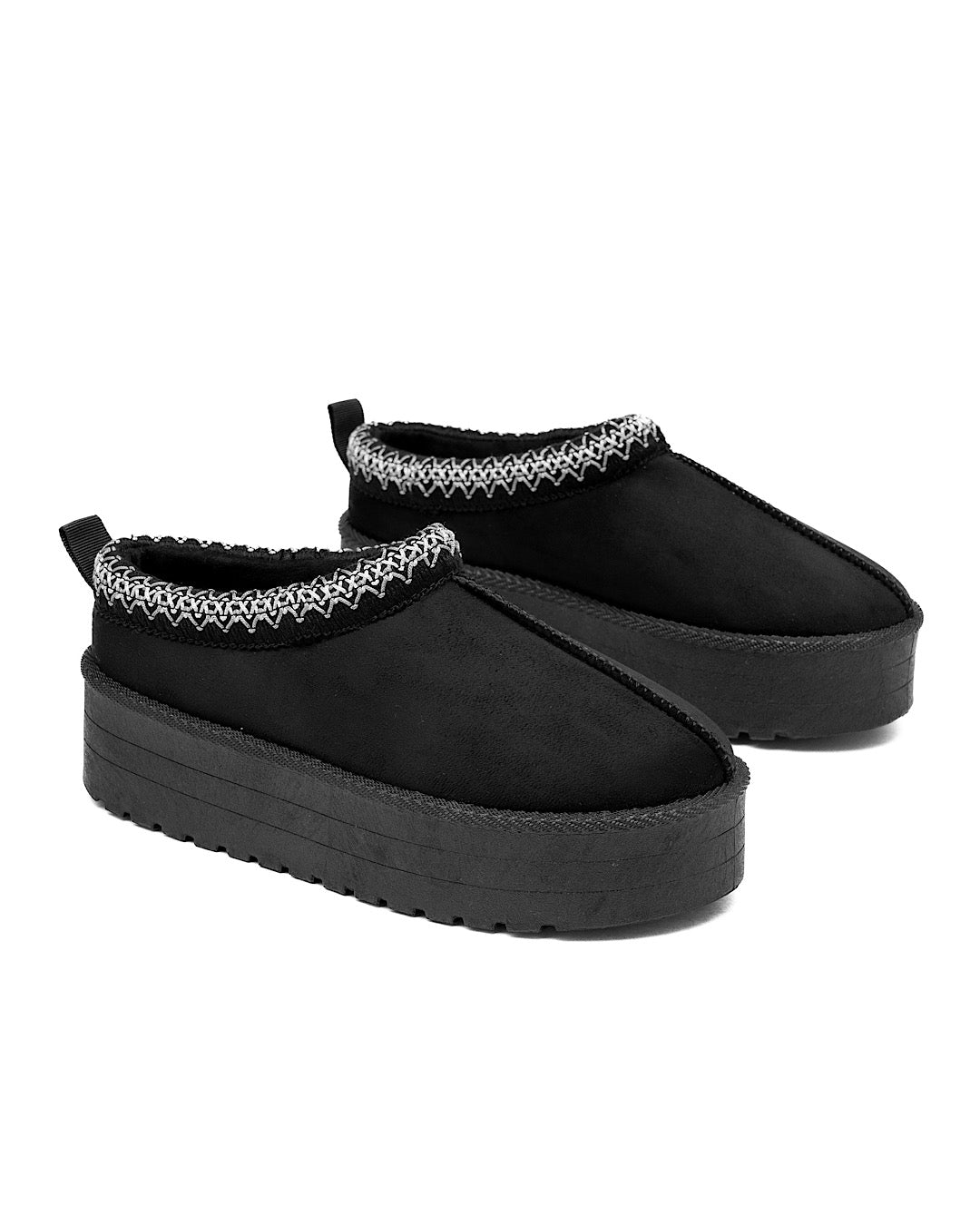 Czarne buty na platformie ze sztucznego zamszu