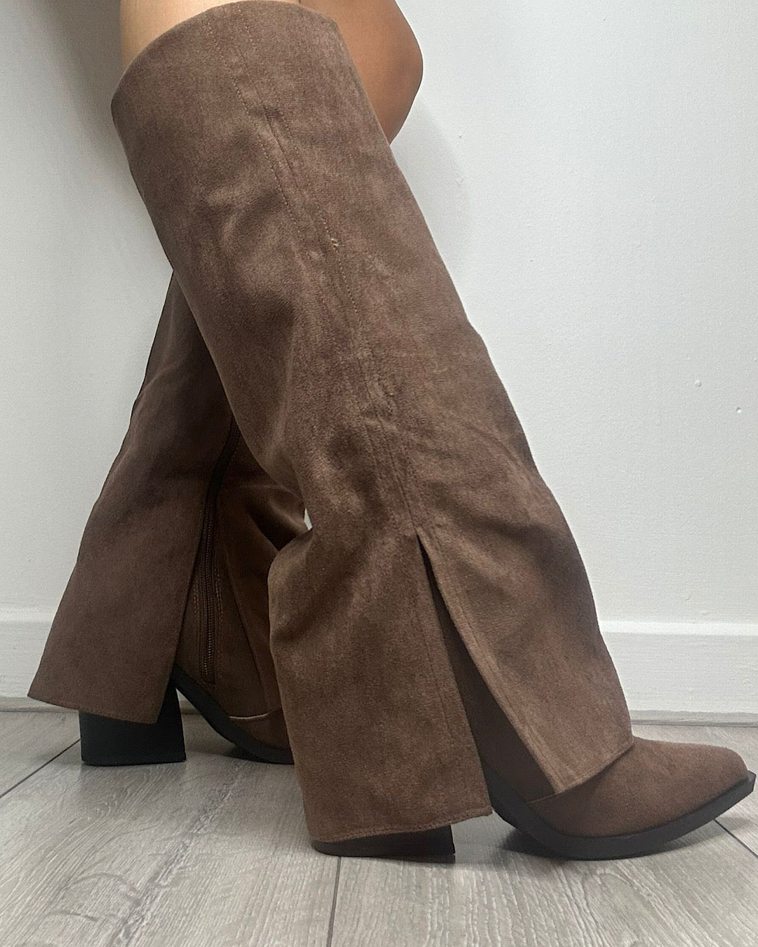 Brązowe kozaki za kolano ze sztucznego zamszu