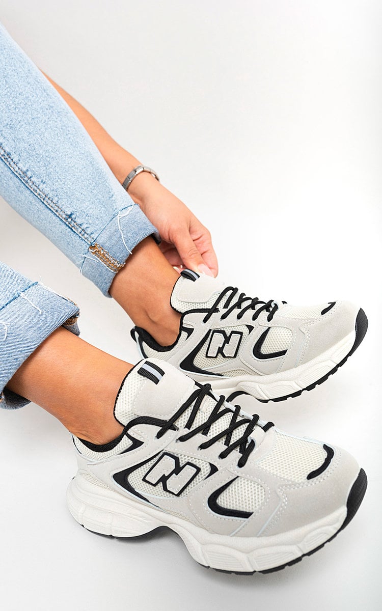 Szaro-beżowe, grube, sznurowane tenisówki